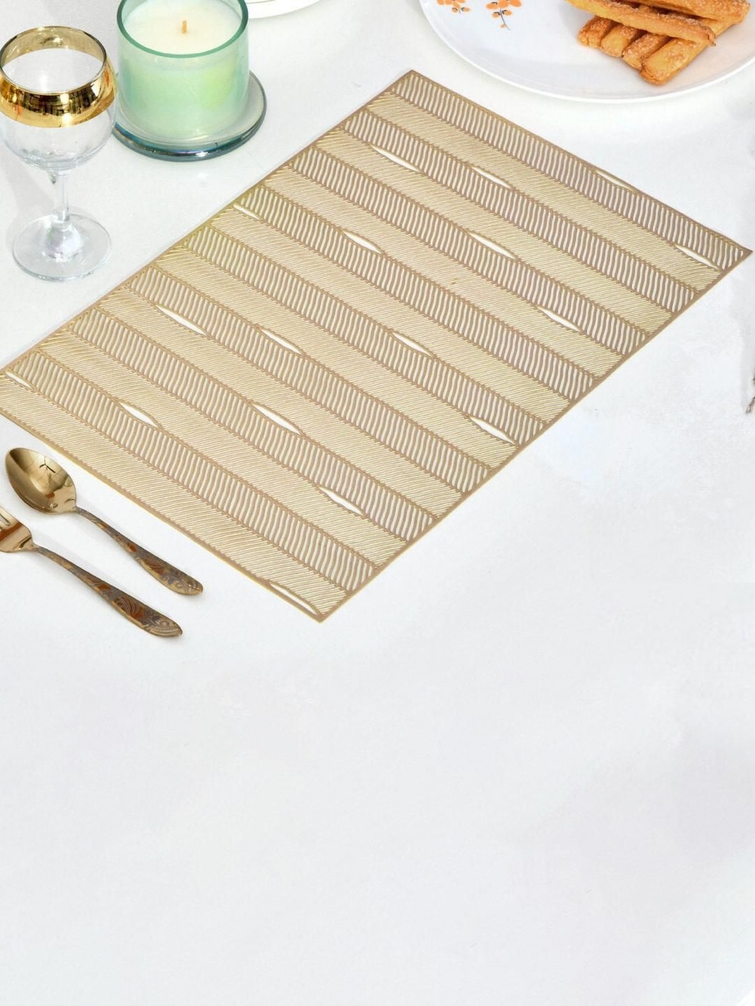 

Athome by Nilkamal 4- Pcs Geometric Rectangular Table Placemats, Gold