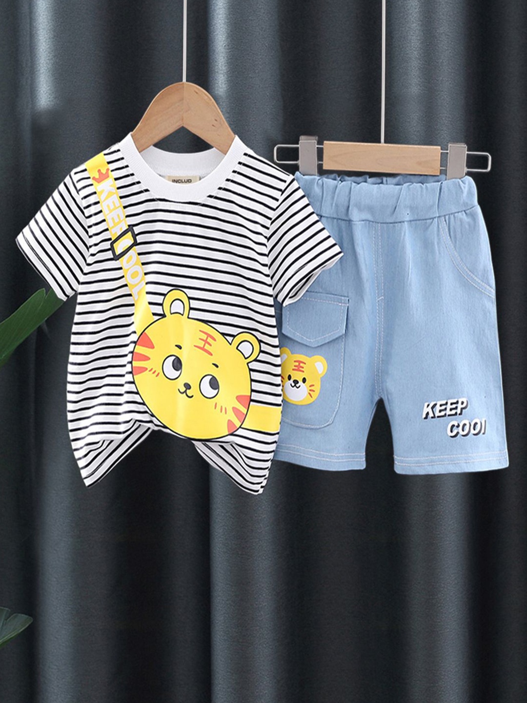 

INCLUD Boys Striped T-shirt with Shorts, White
