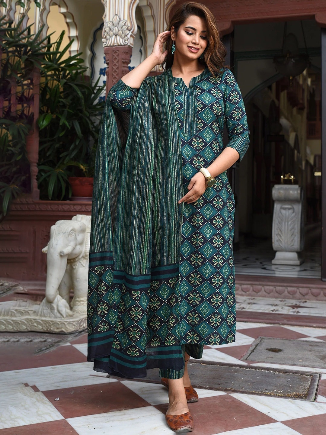 

KALINI Women Printed Regular Kurta with Trousers & With Dupatta, Blue