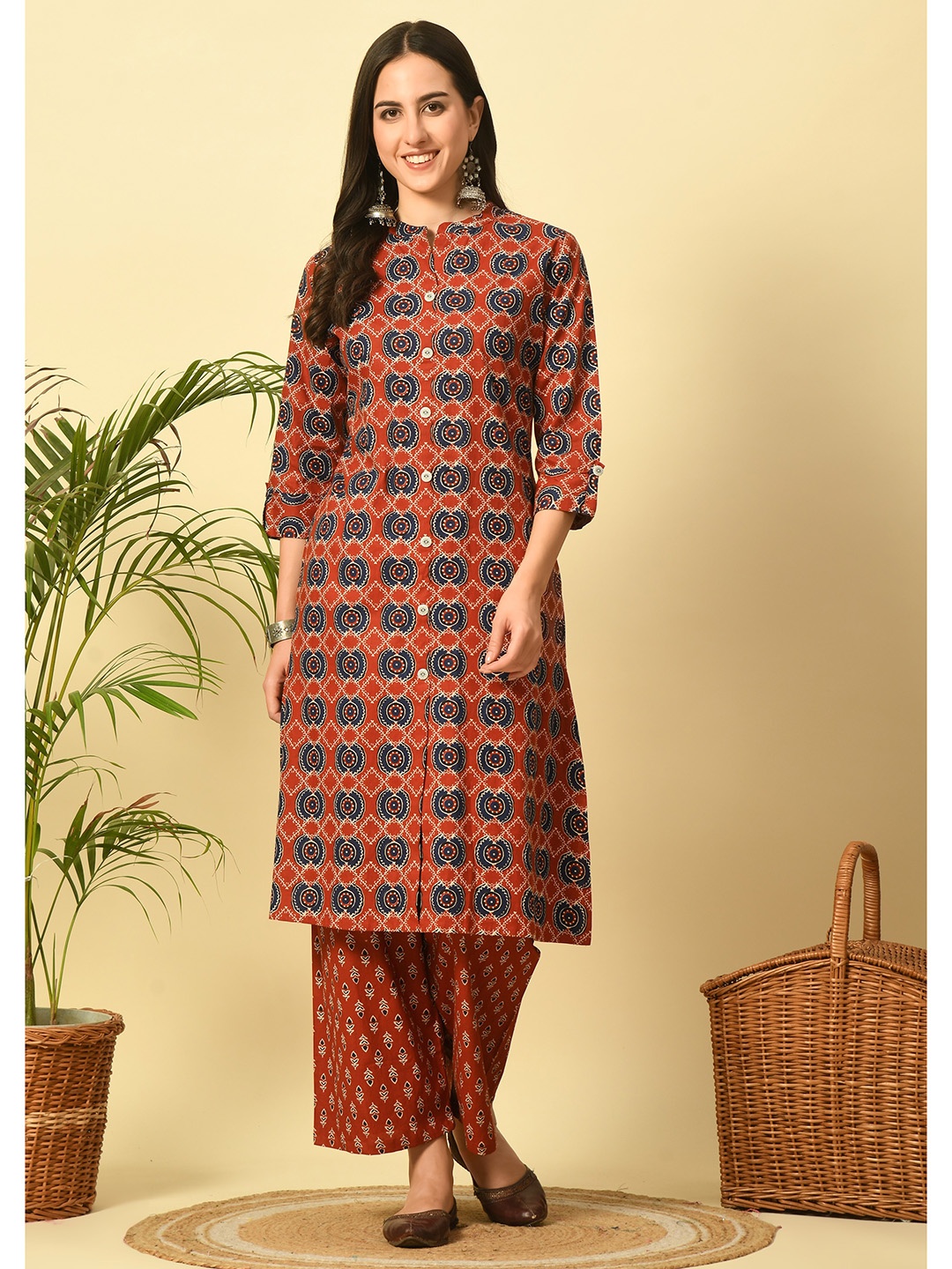 

ETISHA Women Ethnic Motifs Printed Mandarn Collar Pure Cotton Kurta With Palazzos, Maroon