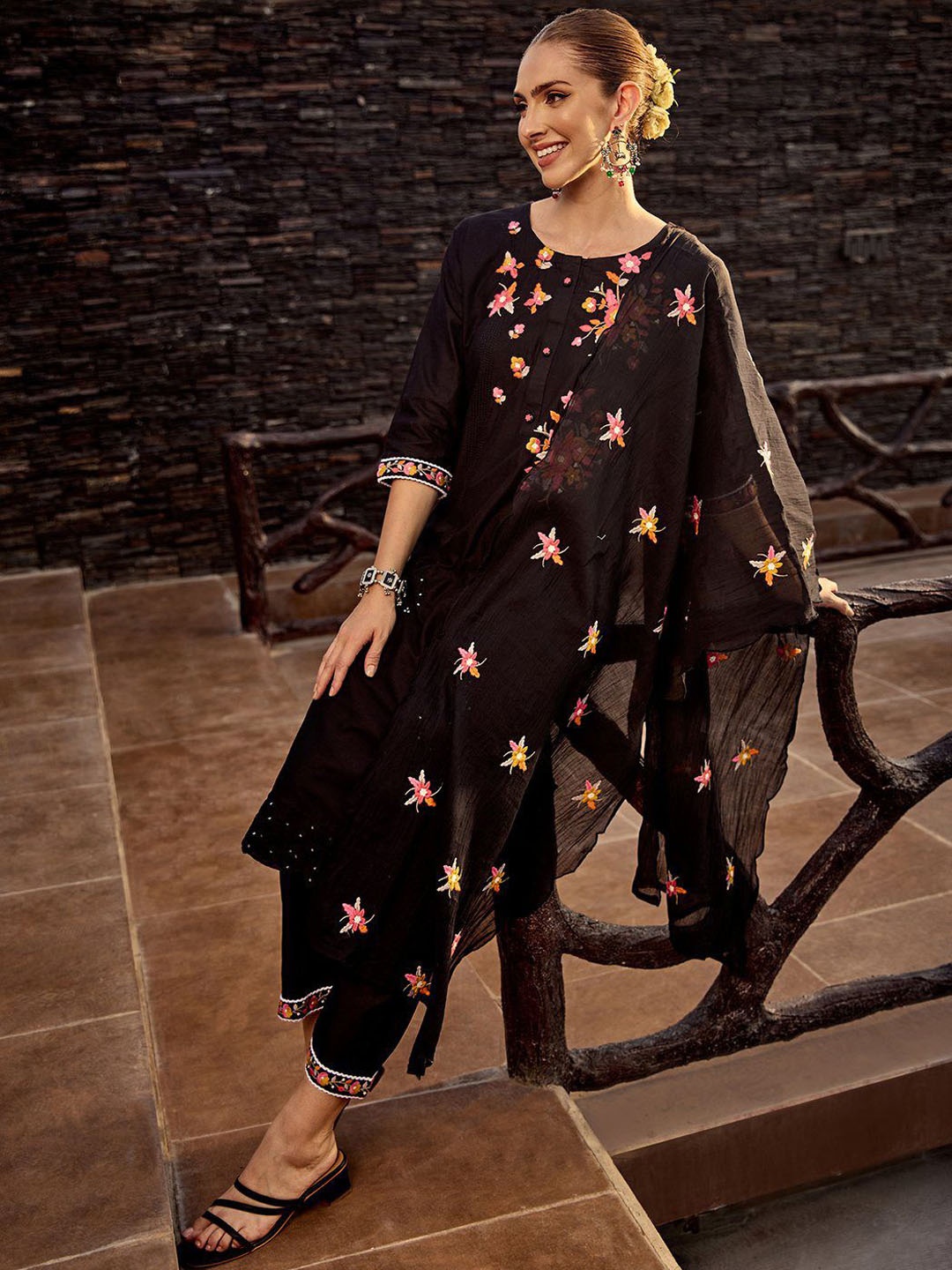 

Ishin Women Floral Embroidered Regular Thread Work Kurta with Trousers & With Dupatta, Black