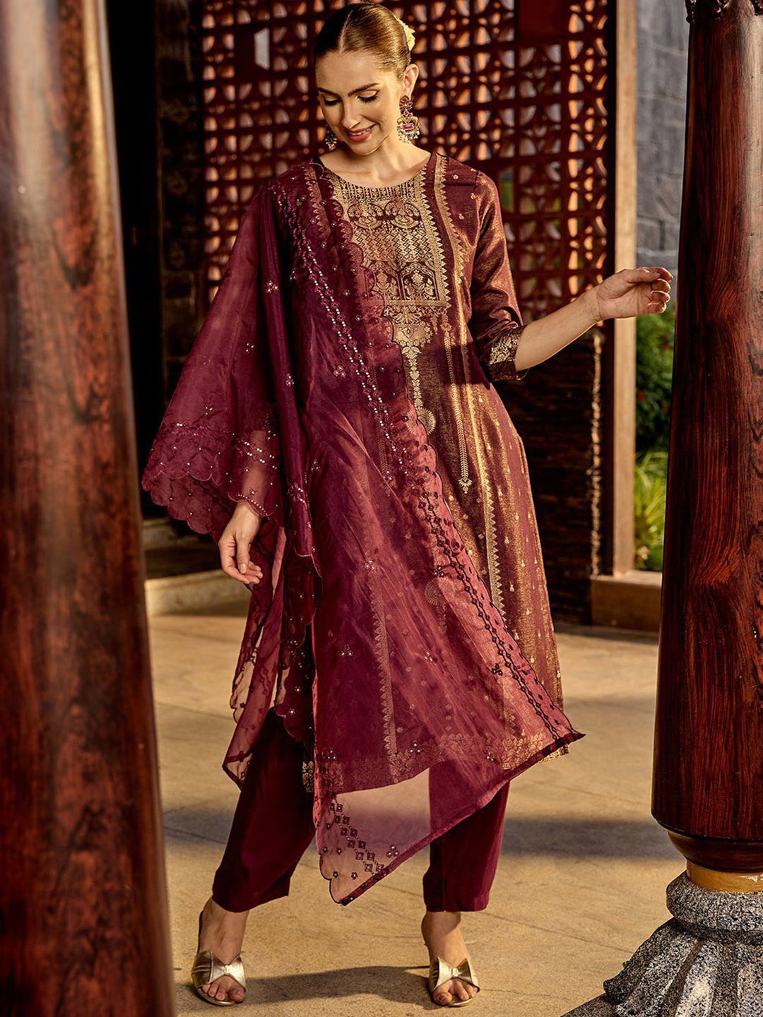 

Ishin Women Ethnic Motifs Regular Kurta with Trousers & With Dupatta, Maroon