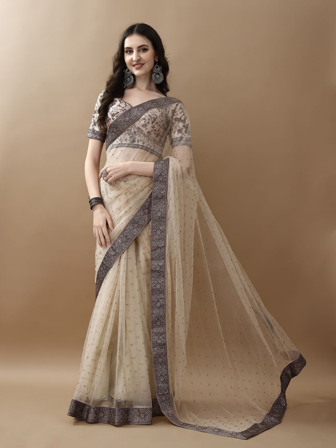 

SAPTRANGI Embellished Beads and Stones Net Saree, Cream