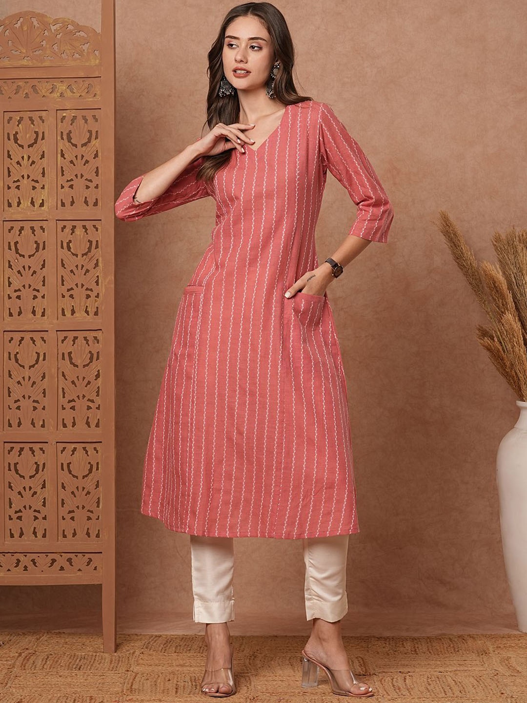 

FASHOR Women Striped Thread Work Kurta, Pink