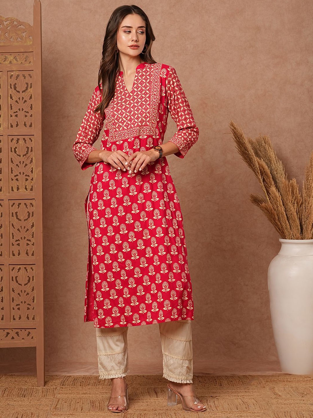 

FASHOR Women Ethnic Motifs Printed Thread Work Kurta, Pink