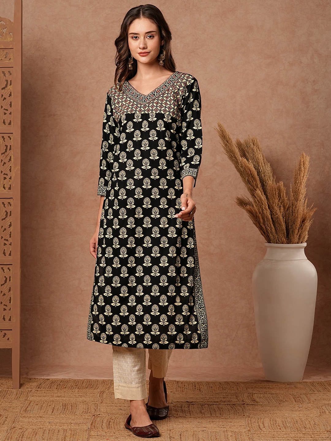 

FASHOR Women Ethnic Motifs Printed Flared Sleeves Mirror Work Kurta, Black