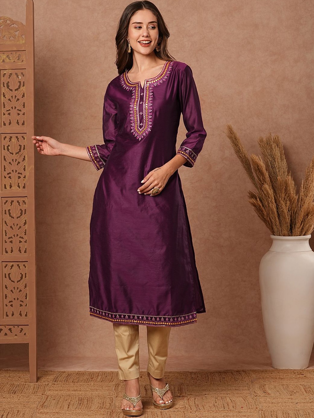 

FASHOR Women Ethnic Motifs Yoke Design Chanderi Silk Kurta, Burgundy