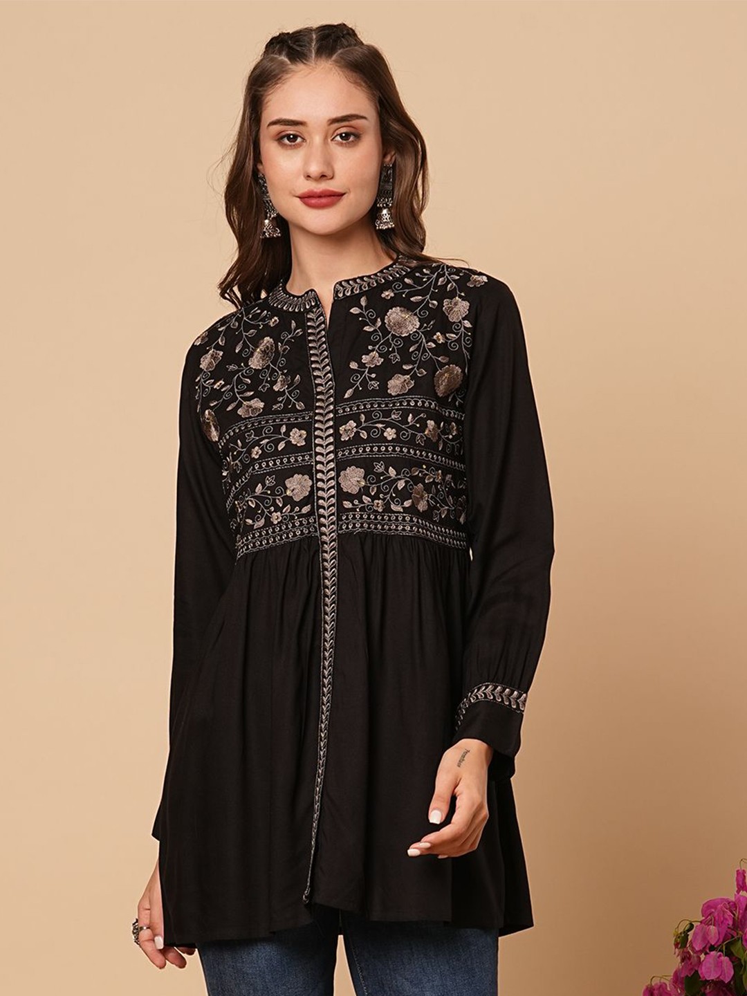 

FASHOR Floral Embroidered Thread Work Thread Work Kurti, Black