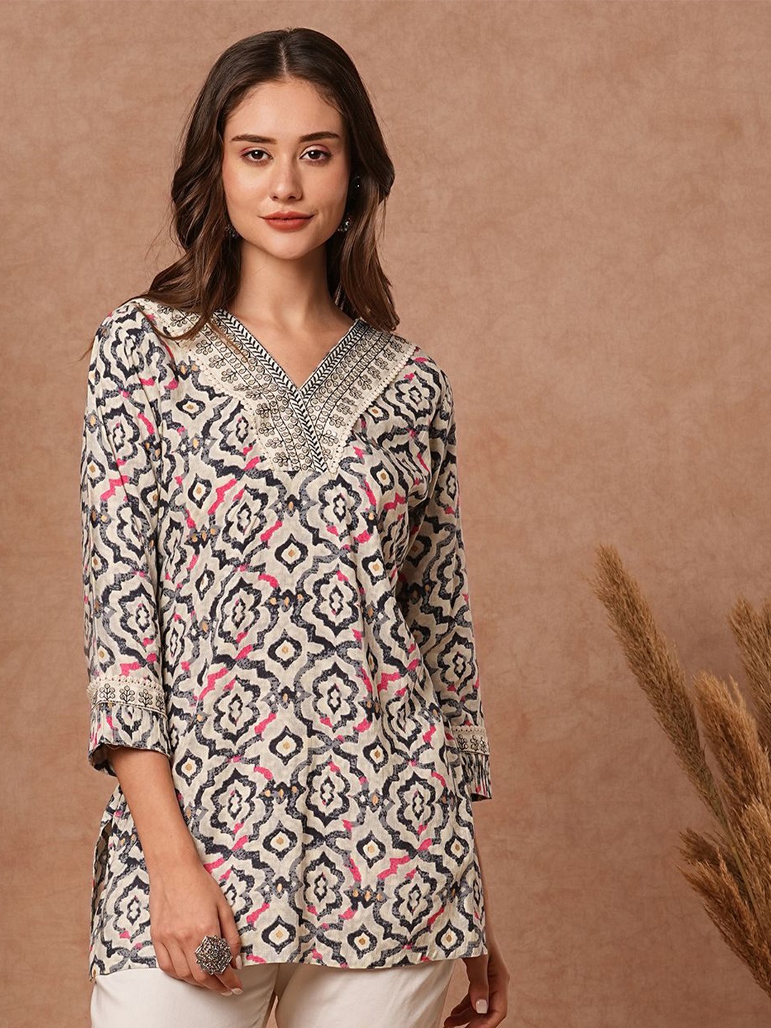 

FASHOR Printed V-Neck Sequinned Pure Cotton Sequinned Kurti, Grey
