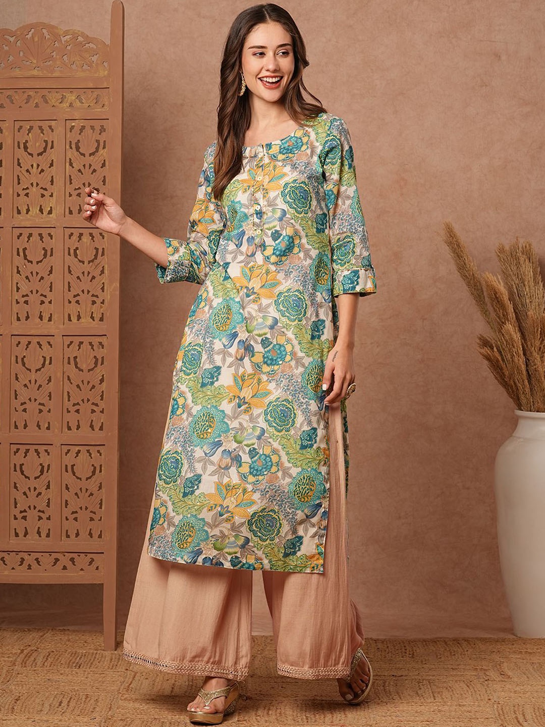 

FASHOR Women Floral Printed Keyhole Neck Cold-Shoulder Sleeves Thread Work Kurta, Multi