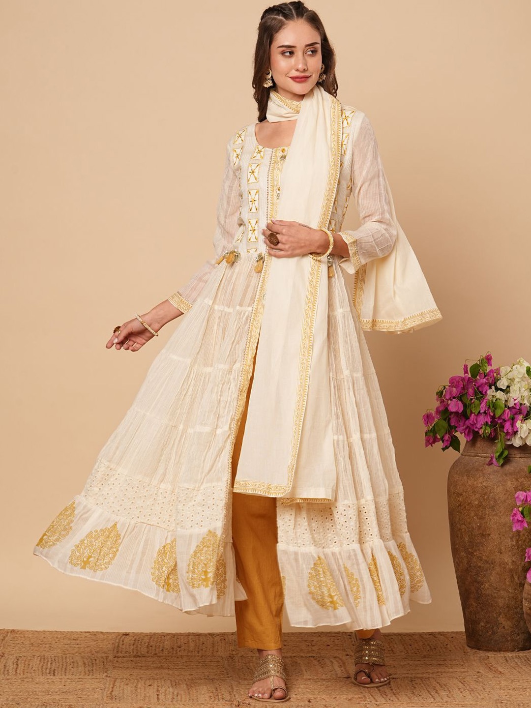 

FASHOR Women Floral Embroidered Tiered Thread Work Pure Cotton Kurta with Trousers & With Dupatta, Off white