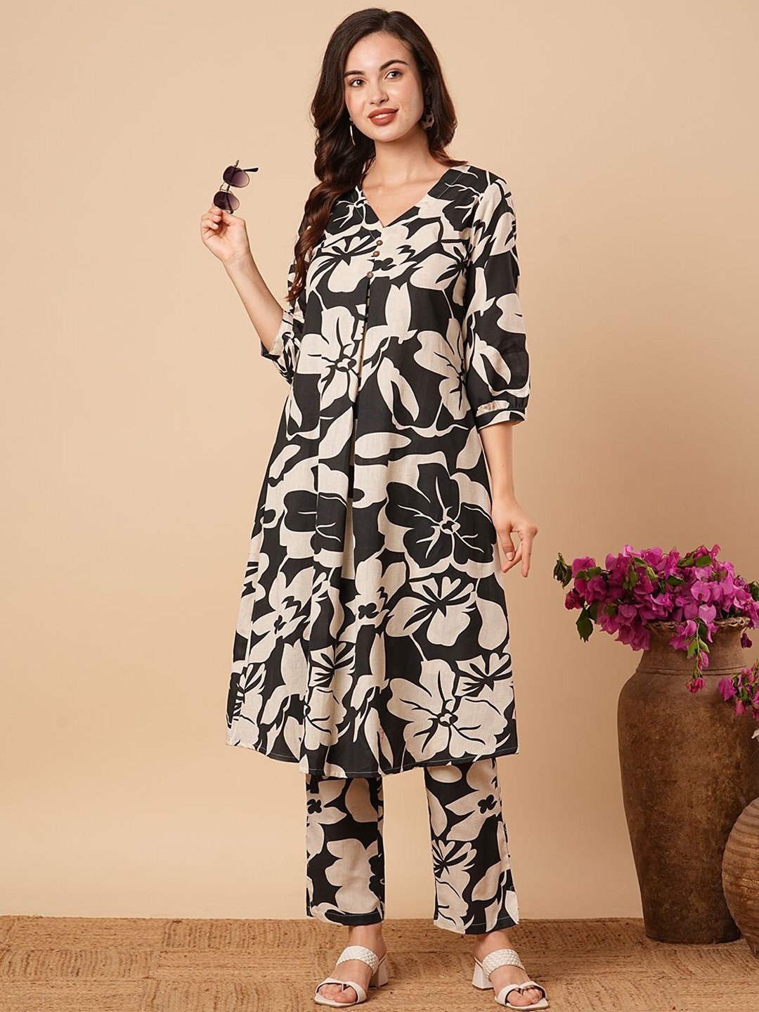 

FASHOR Women Floral Printed Pleated Pure Cotton Kurta with Trousers, Black