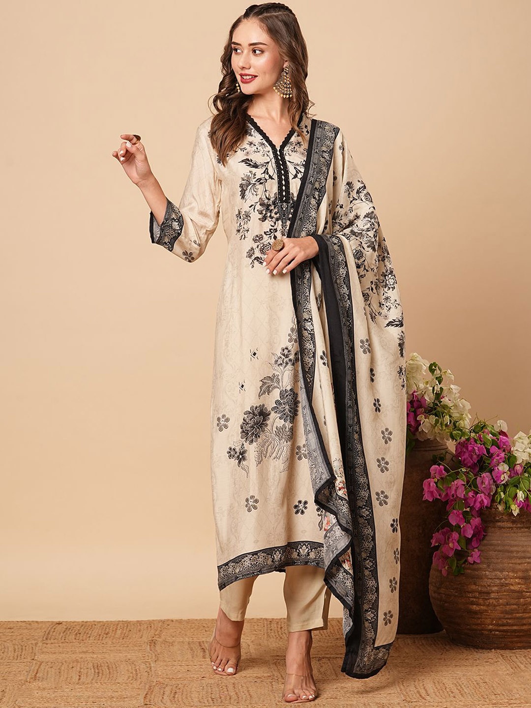 

FASHOR Women Floral Printed Regular Beads and Stones Kurta with Trousers & With Dupatta, Cream