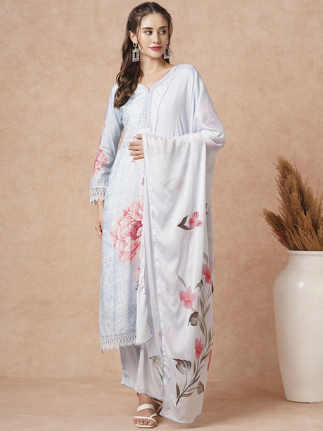 

FASHOR Women Floral Printed Regular Sequinned Kurta with Trousers & With Dupatta, Blue