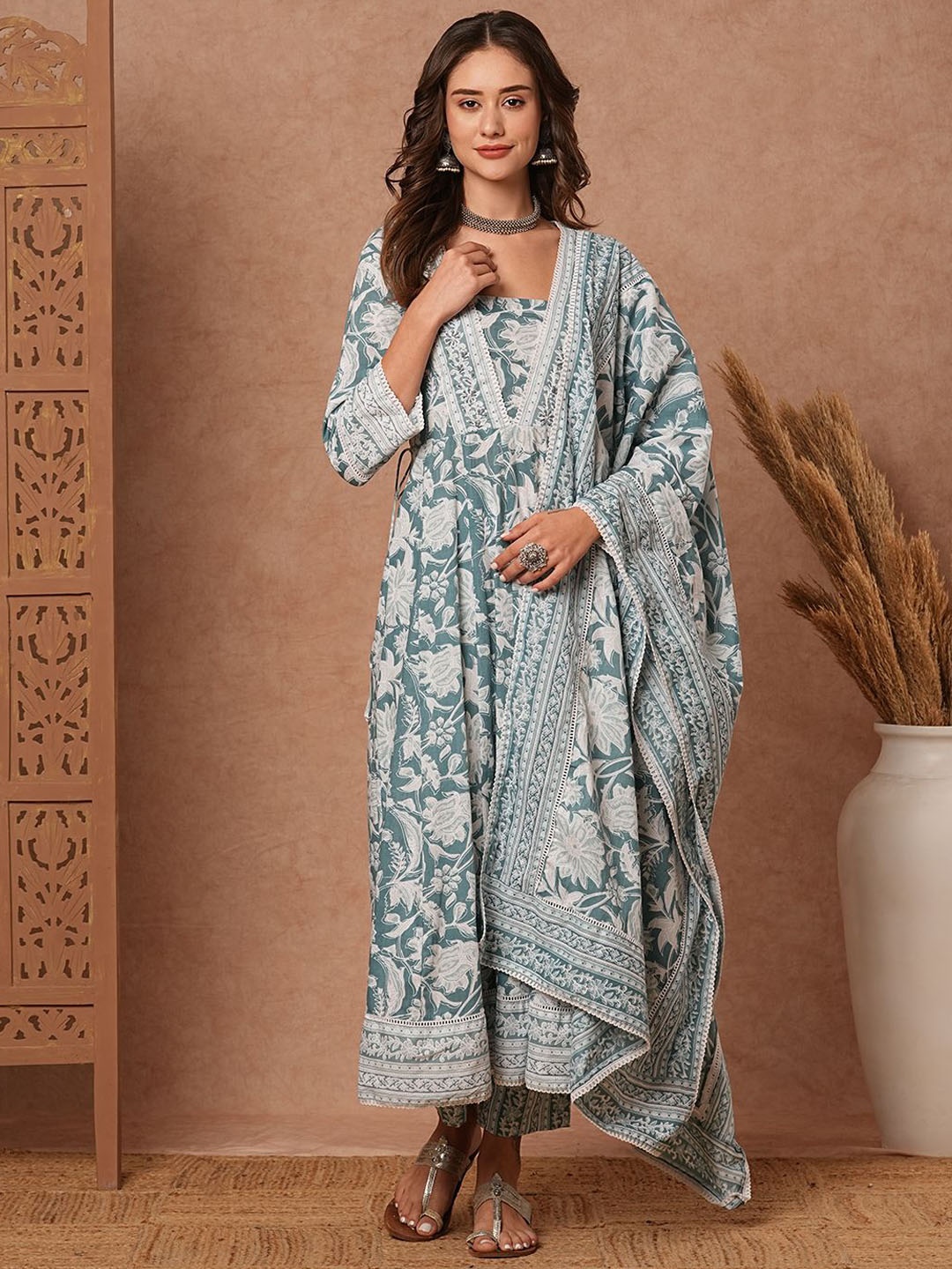 

FASHOR Women Floral Printed Panelled Beads and Stones Pure Cotton Kurta with Trousers & With Dupatta, Green