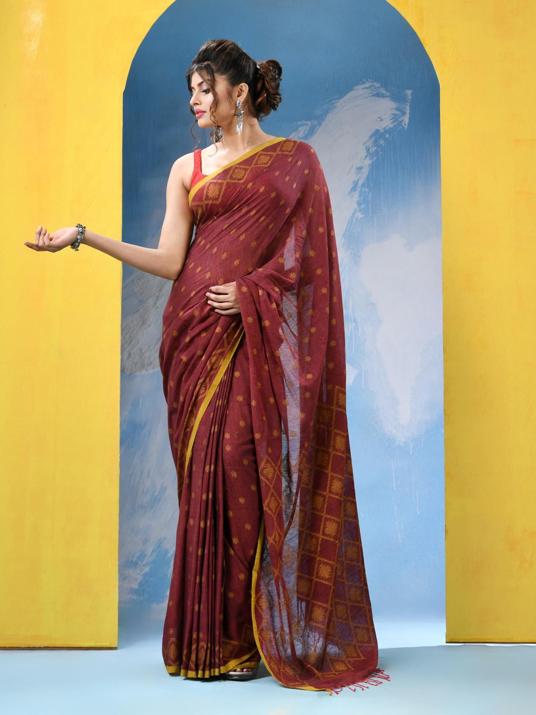 

Angoshobha Woven Design Pure Cotton Saree, Maroon