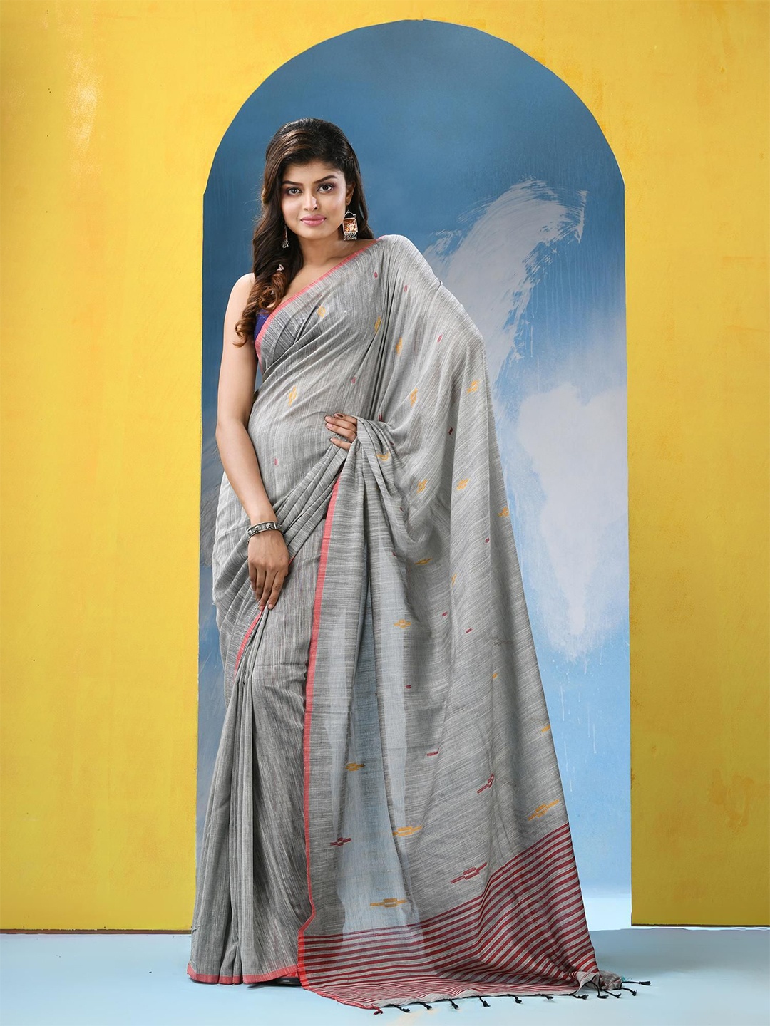 

Angoshobha Woven Design Pure Cotton Saree, Silver