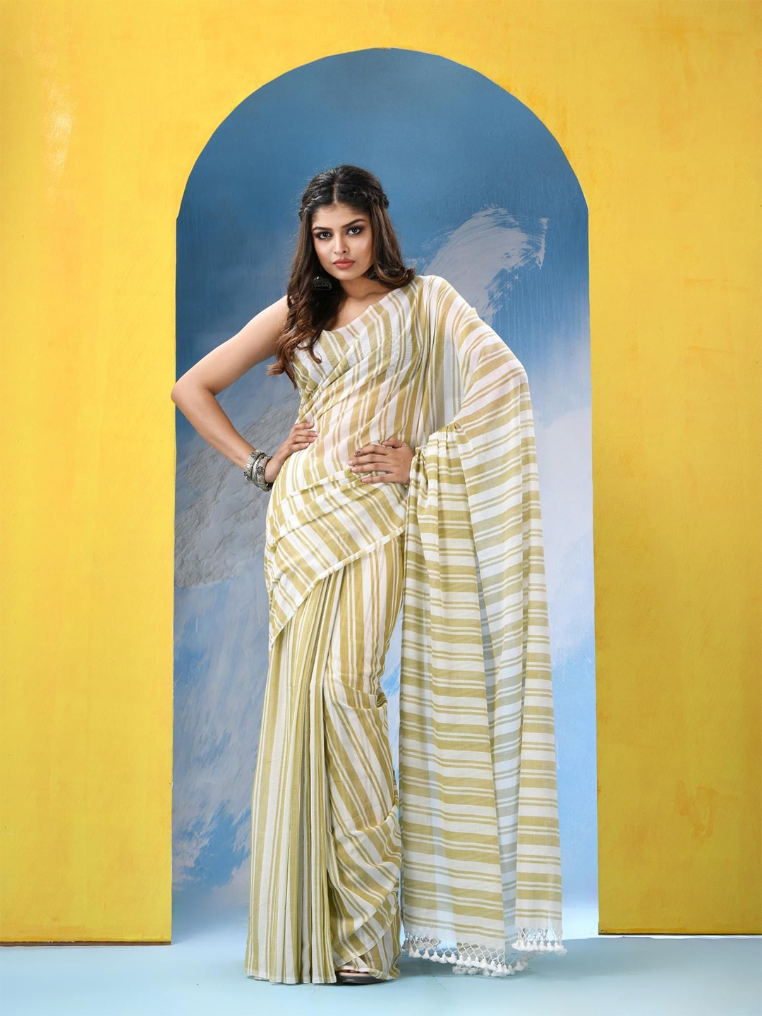 

Angoshobha Striped Pure Cotton Saree, White