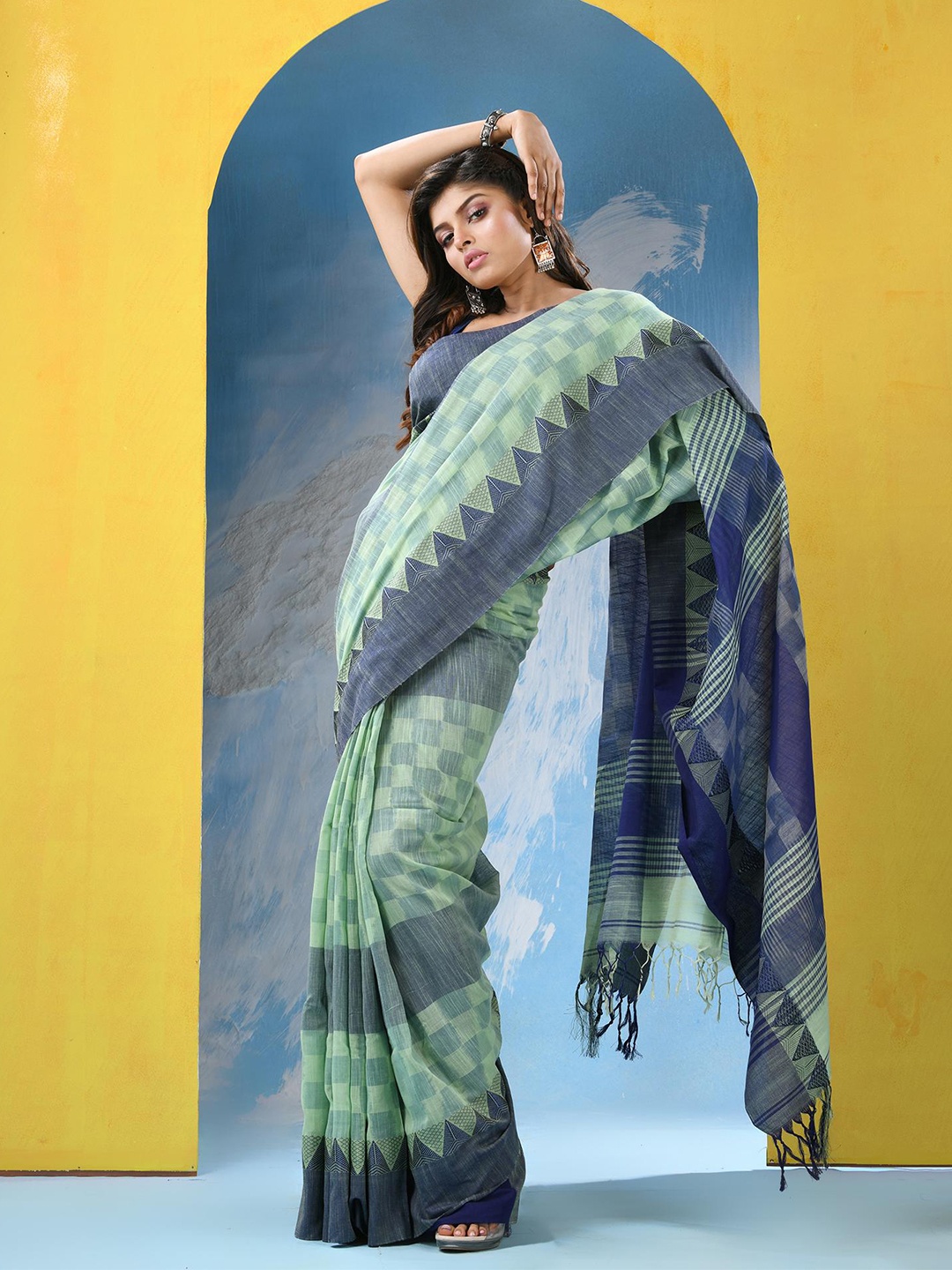 

Angoshobha Woven Design Pure Cotton Saree, Green