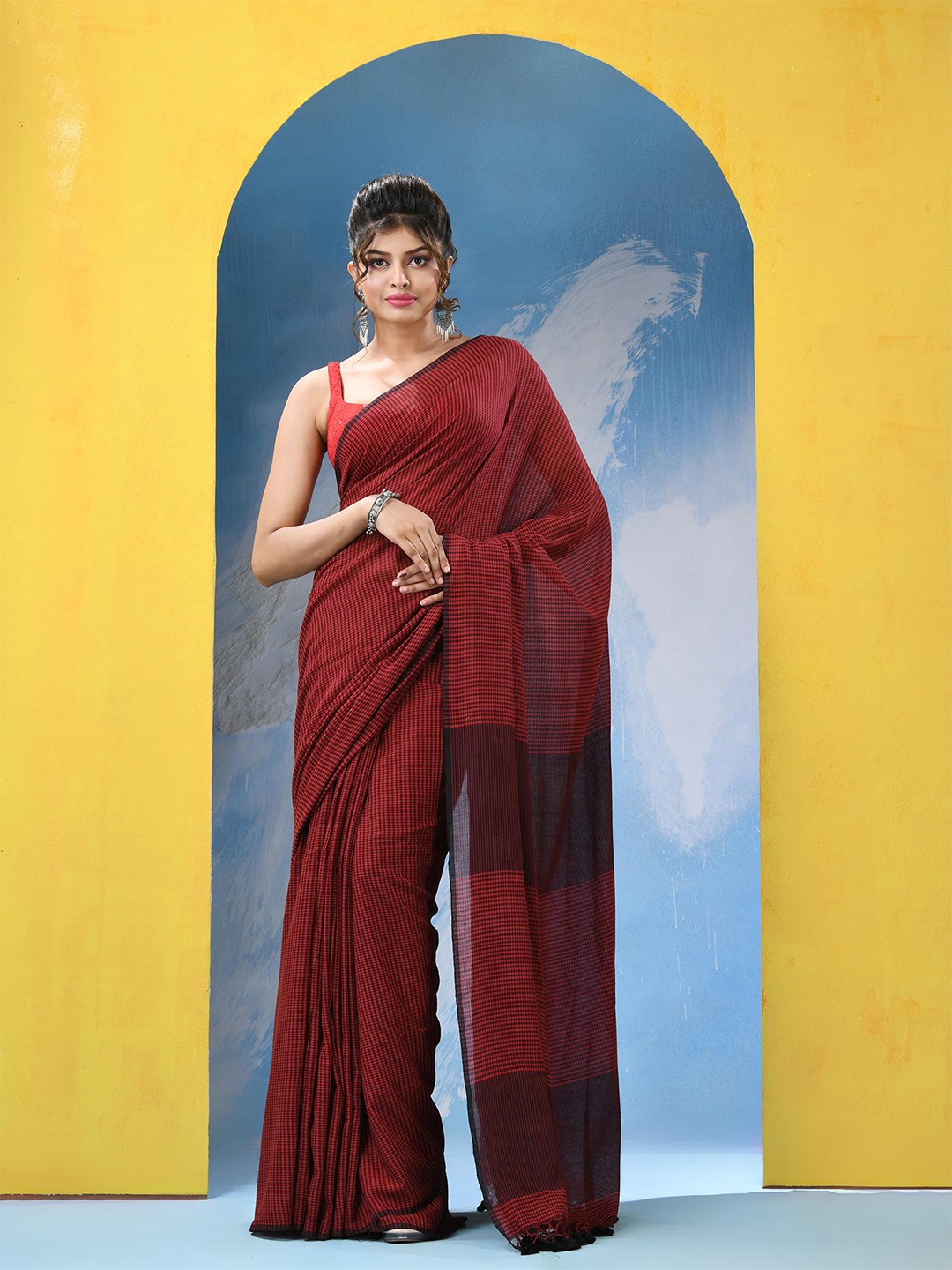 

Angoshobha Checked Pure Cotton Saree, Red