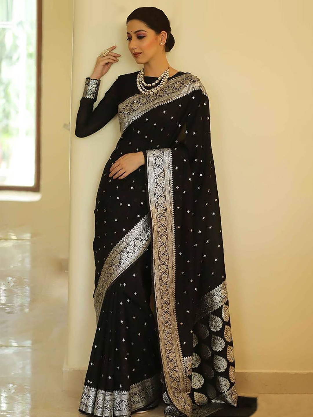 

BerMondsey Woven Design Zari Silk Blend Banarasi Saree, Black
