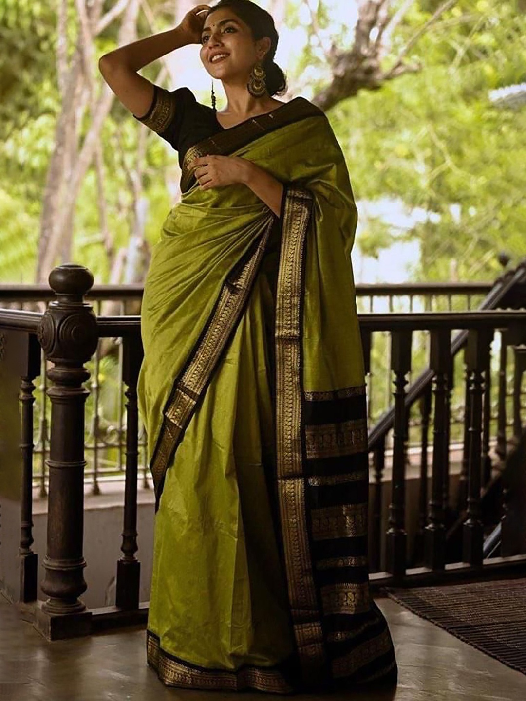 

BerMondsey Zari Silk Blend Banarasi Saree, Green