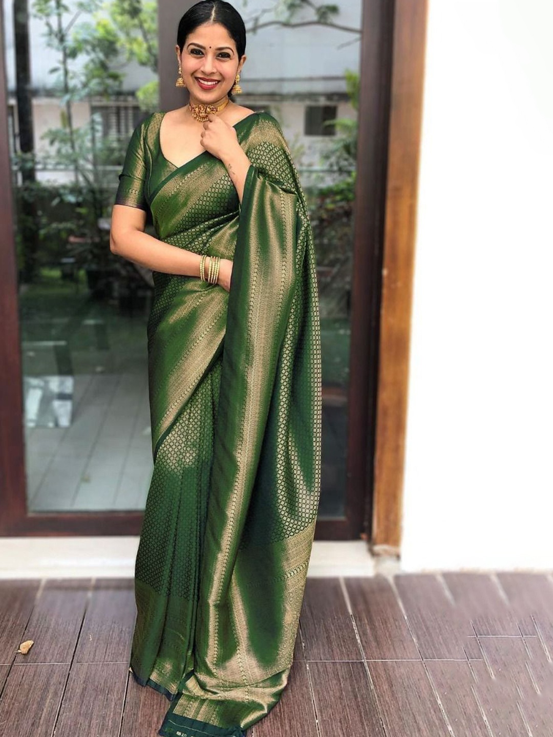 

BerMondsey Woven Design Zari Silk Blend Banarasi Saree, Green