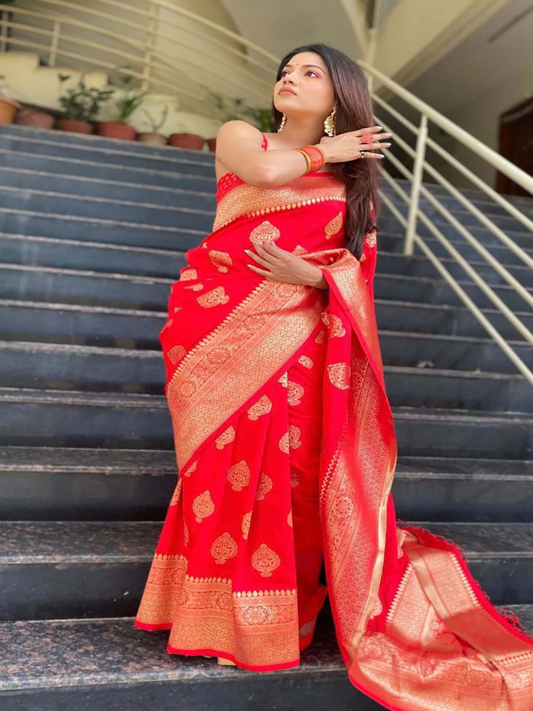 

BerMondsey Woven Design Zari Banarasi Saree, Red