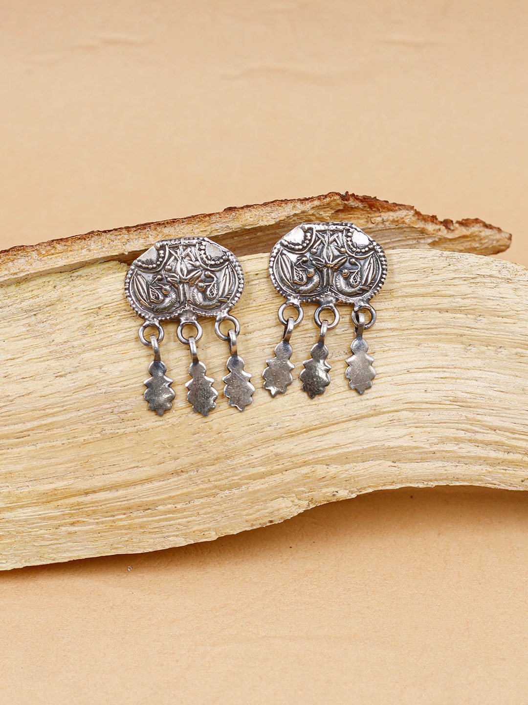 

SANGEETA BOOCHRA Classic Studs Earrings, Silver