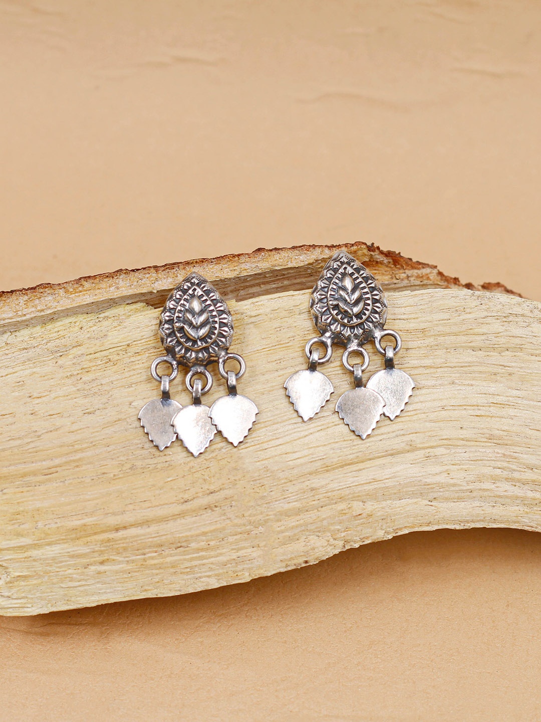 

SANGEETA BOOCHRA Leaf Shaped Studs Earrings, Silver