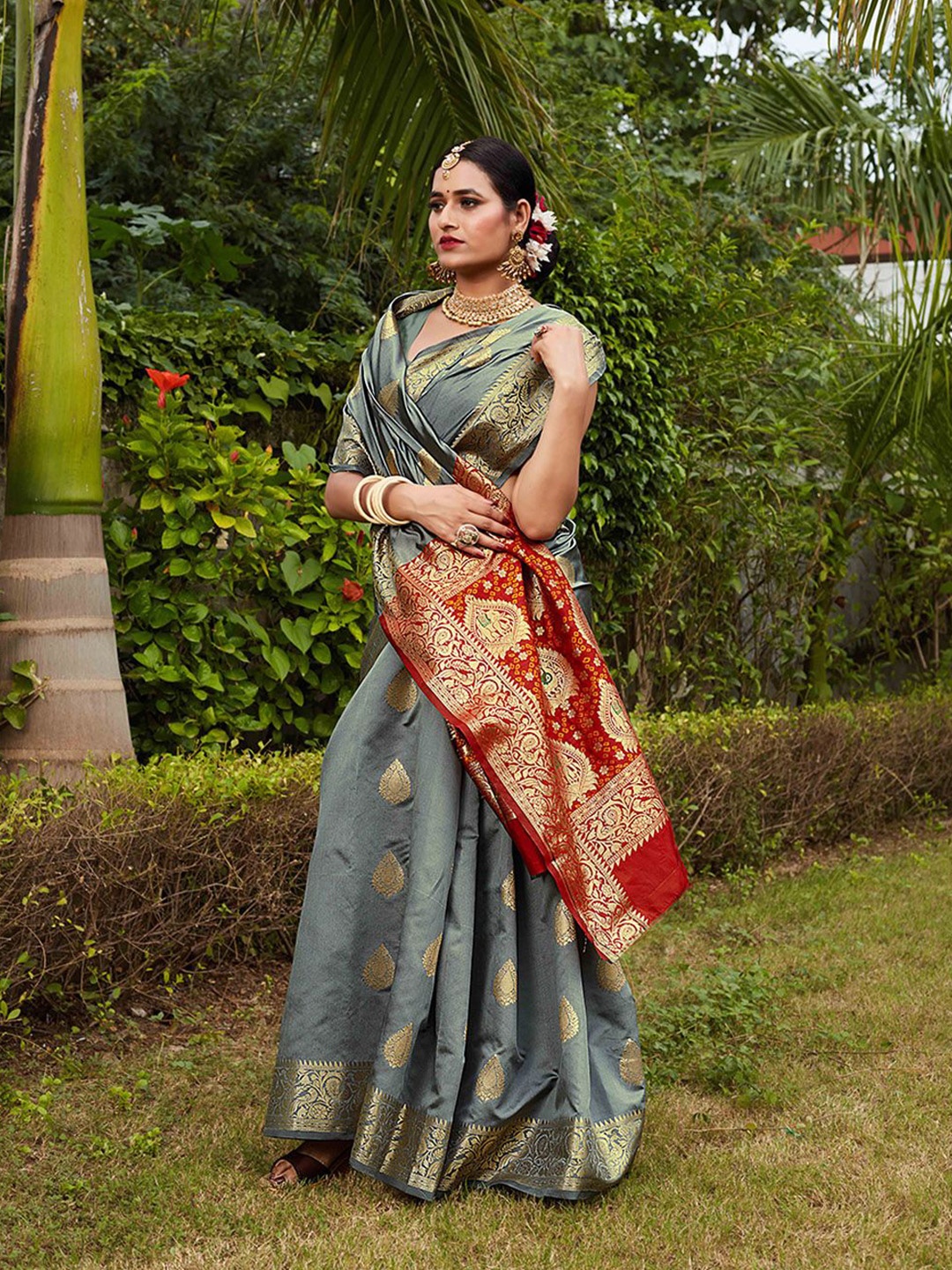 

JUST FASHION Woven Design Zari Art Silk Banarasi Saree, Grey