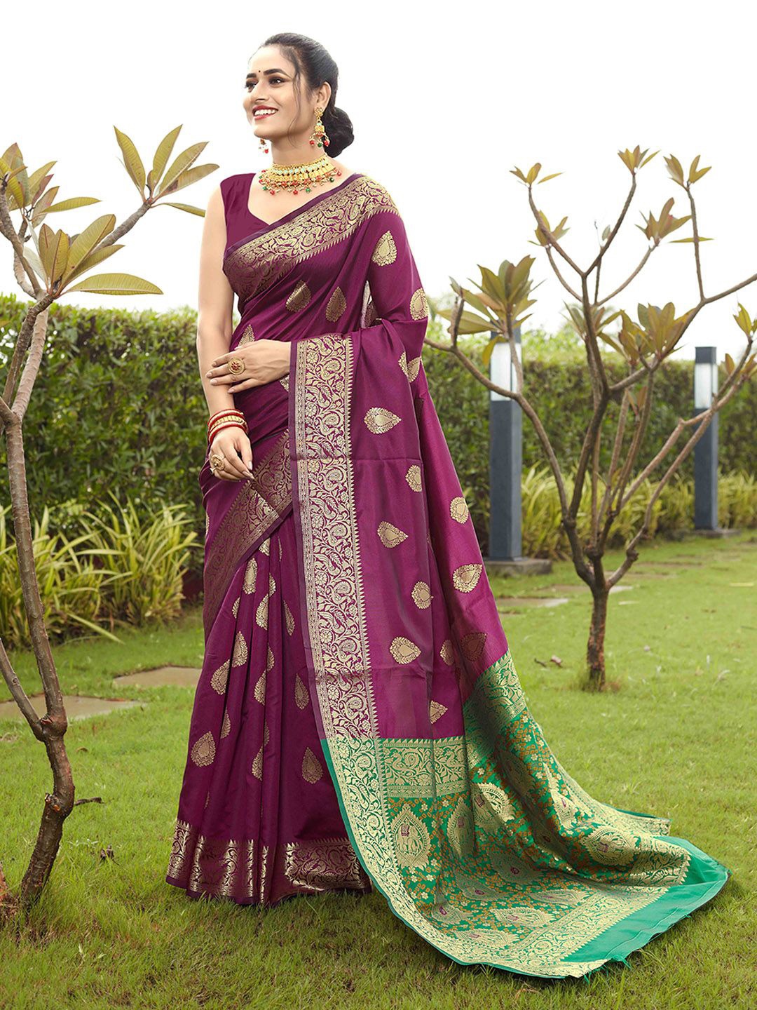 

JUST FASHION Woven Design Zari Art Silk Banarasi Saree, Burgundy