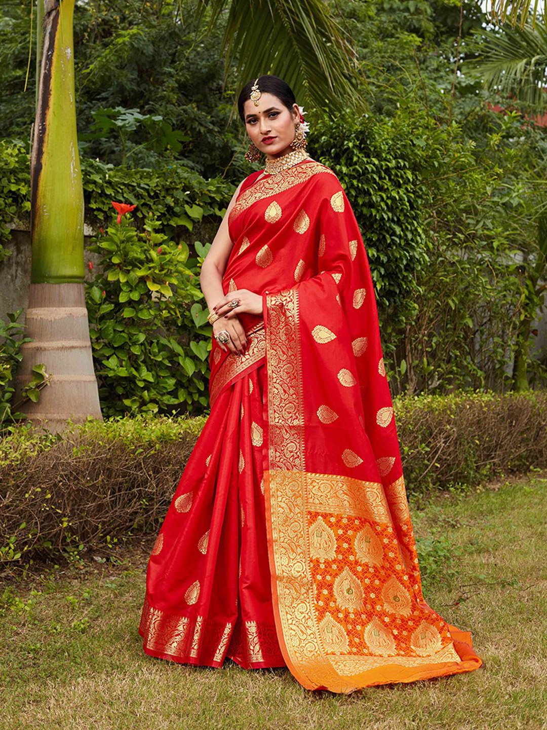 

JUST FASHION Woven Design Zari Art Silk Banarasi Saree, Red
