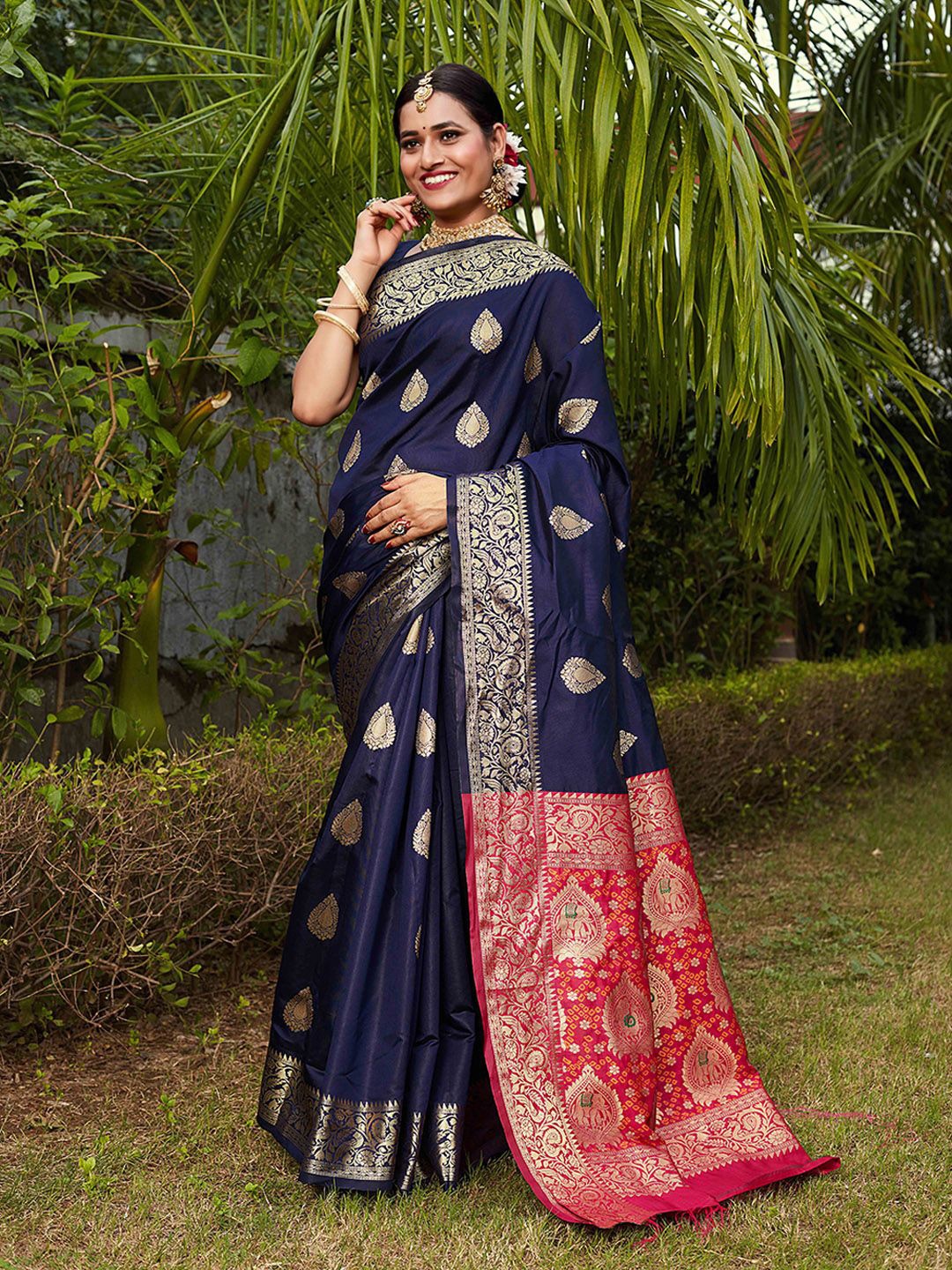 

JUST FASHION Ethnic Motifs Zari Art Silk Banarasi Saree, Navy blue