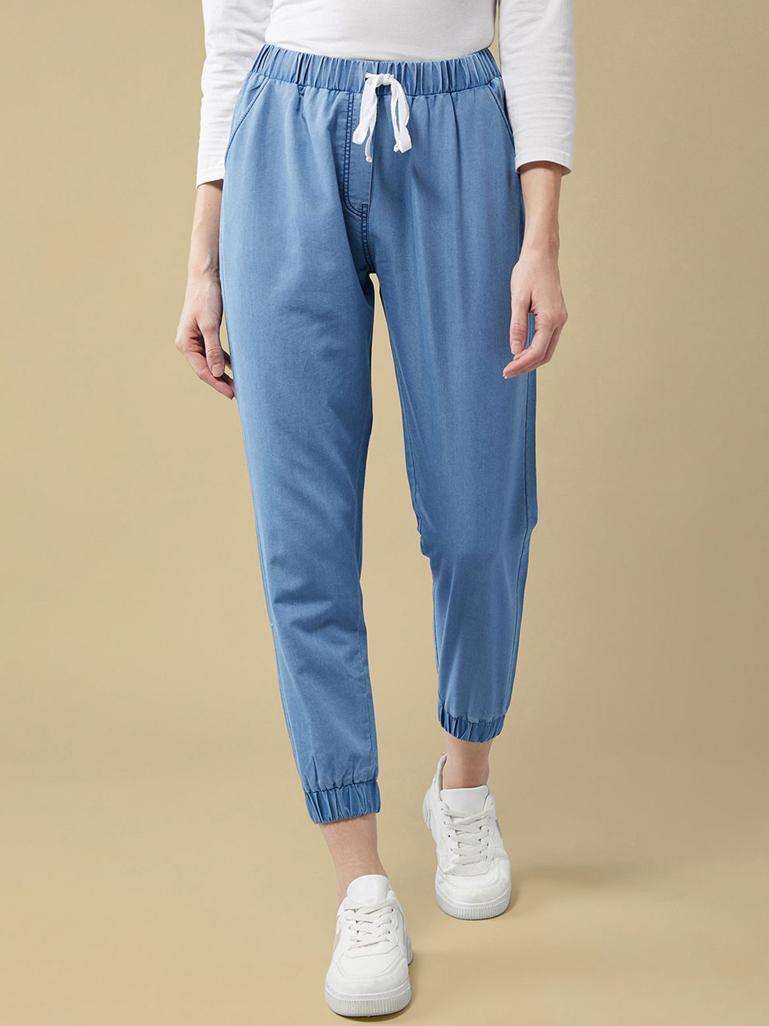 

DOLCE CRUDO Women Lightweight Regular Fit Denim Solid Joggers, Blue