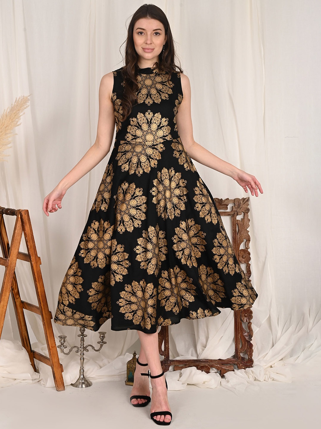 

aaivan Women Floral Anarkali Kurta, Black