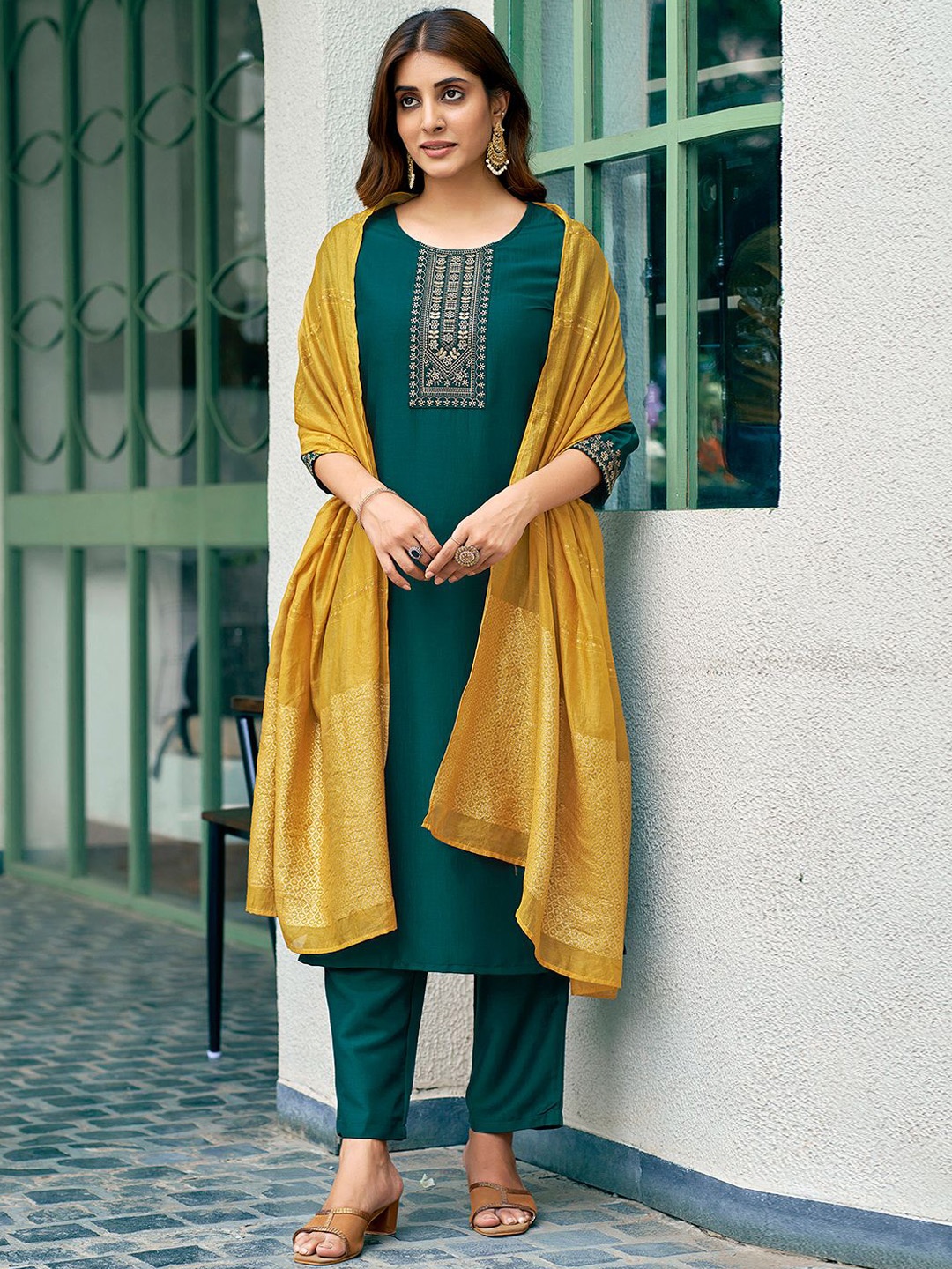 

KALINI Women Ethnic Motifs Yoke Design Regular Thread Work Kurta with Trousers & With Dupatta, Green