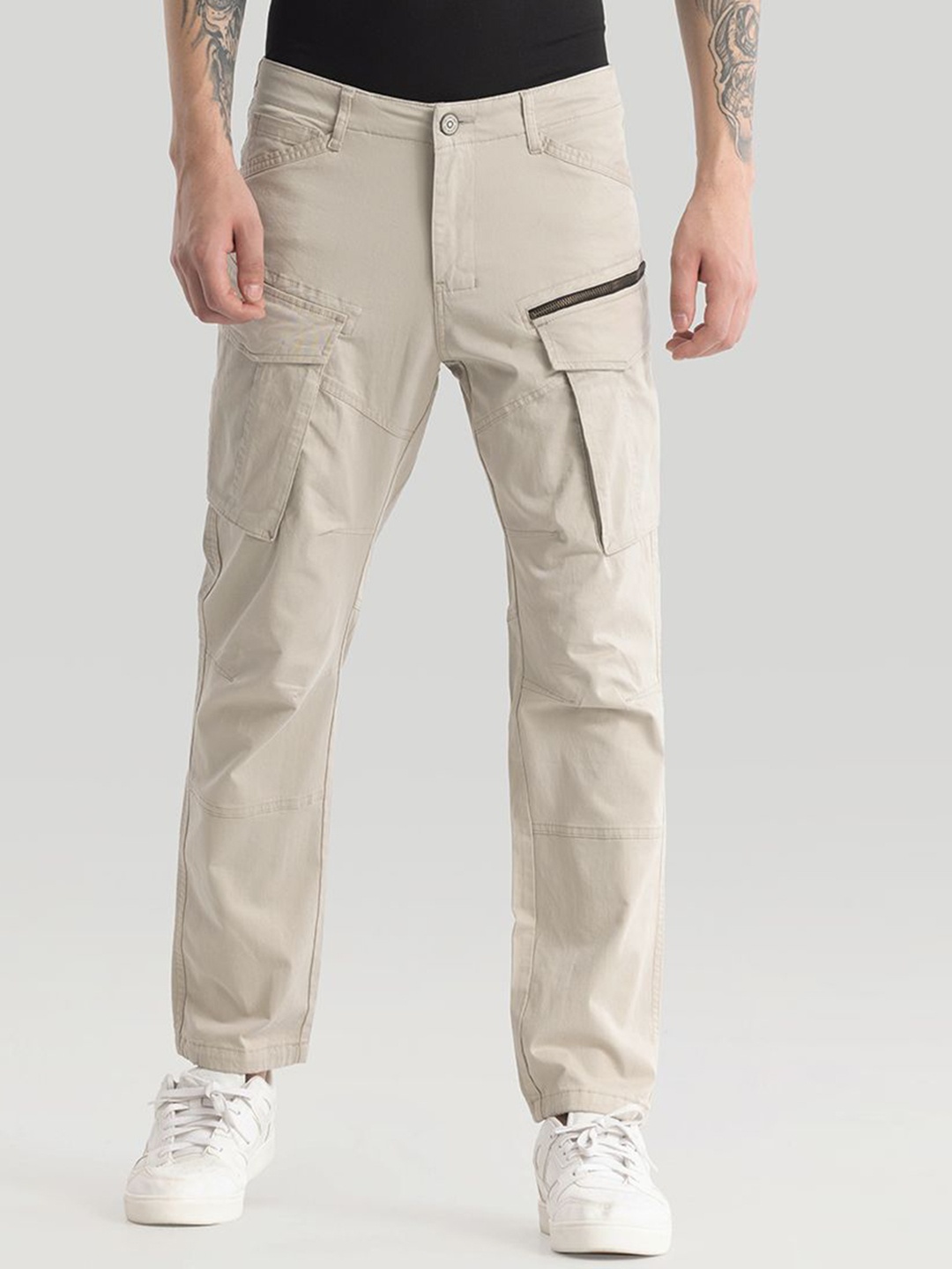 

Snitch Men Relaxed Loose Fit Cargos Trousers, Beige
