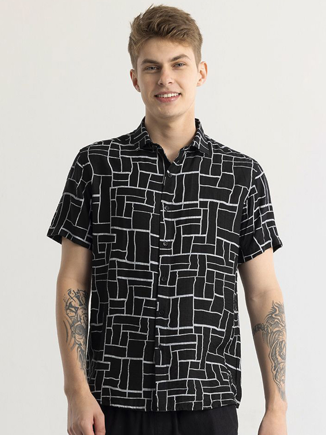 

Snitch Men Classic Slim Fit Opaque Printed Casual Shirt, Black