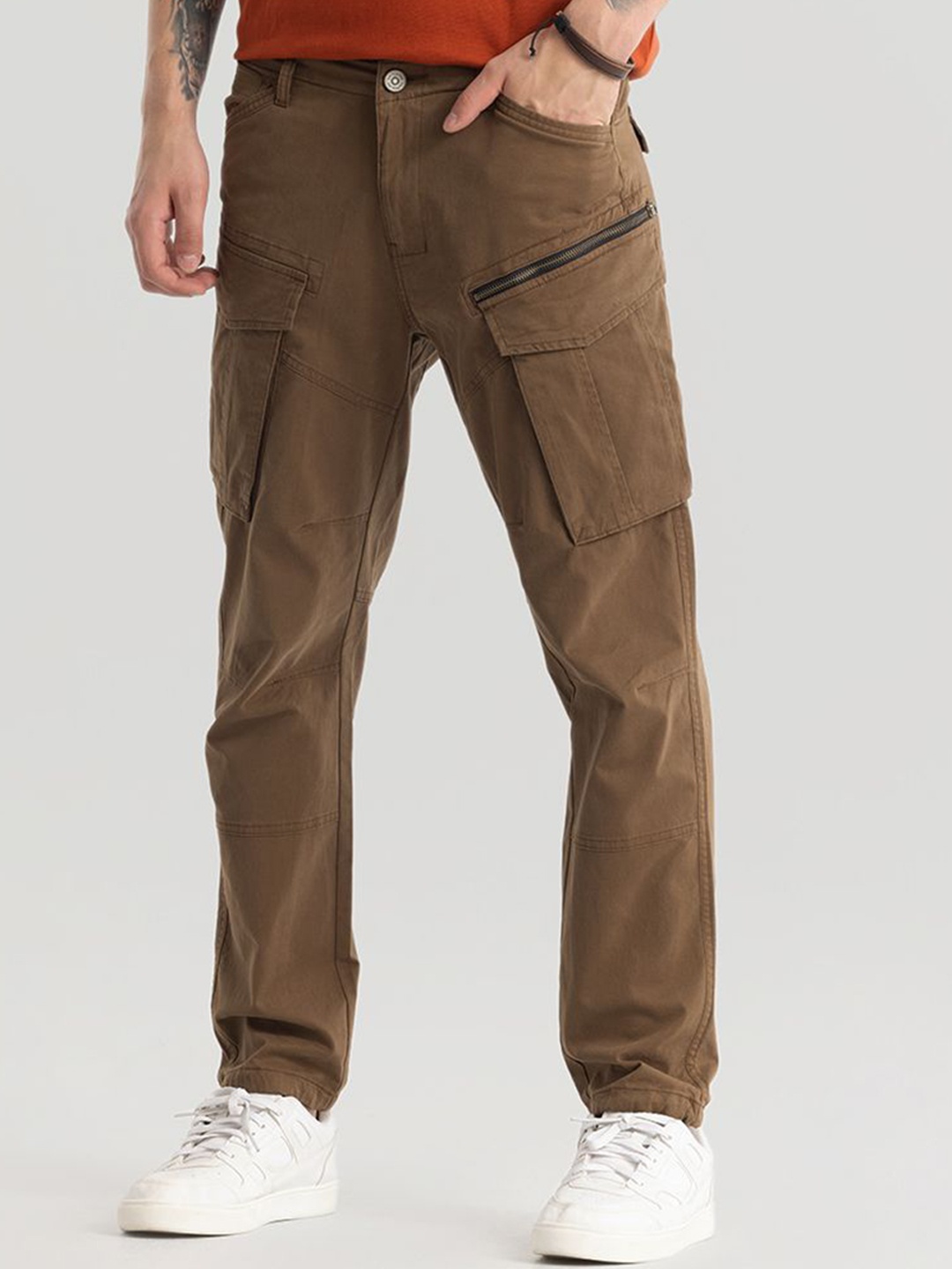 

Snitch Men Relaxed Loose Fit Cargos Trousers, Brown