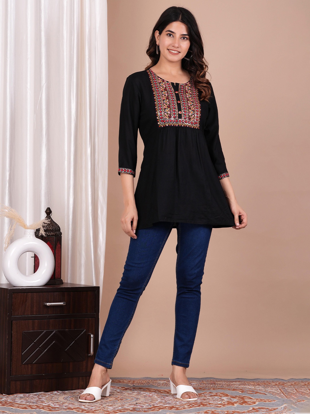 

FASHION DEPTH Thread Work Thread Work Kurti, Black