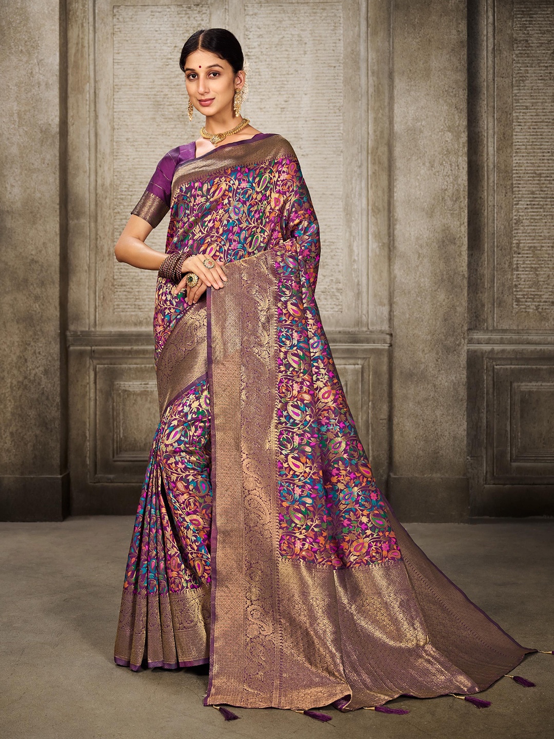 

ALAGINI Woven Design Zari Silk Blend Banarasi Saree, Purple