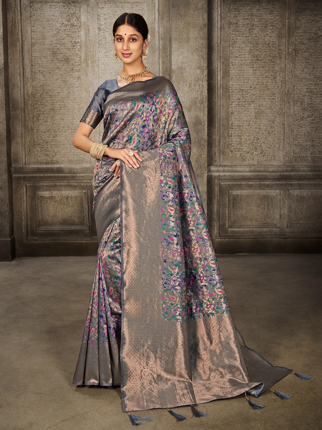 

ALAGINI Woven Design Zari Silk Blend Banarasi Saree, Grey