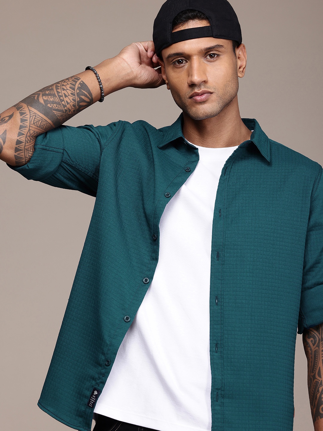

The Roadster Life Co. Roll-Up Sleeves Self-Design Geometric Casual Shirt, Teal