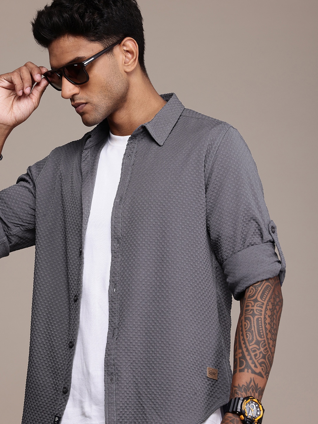 

The Roadster Life Co. Roll-Up Sleeves Self-Design Geometric Casual Shirt, Grey