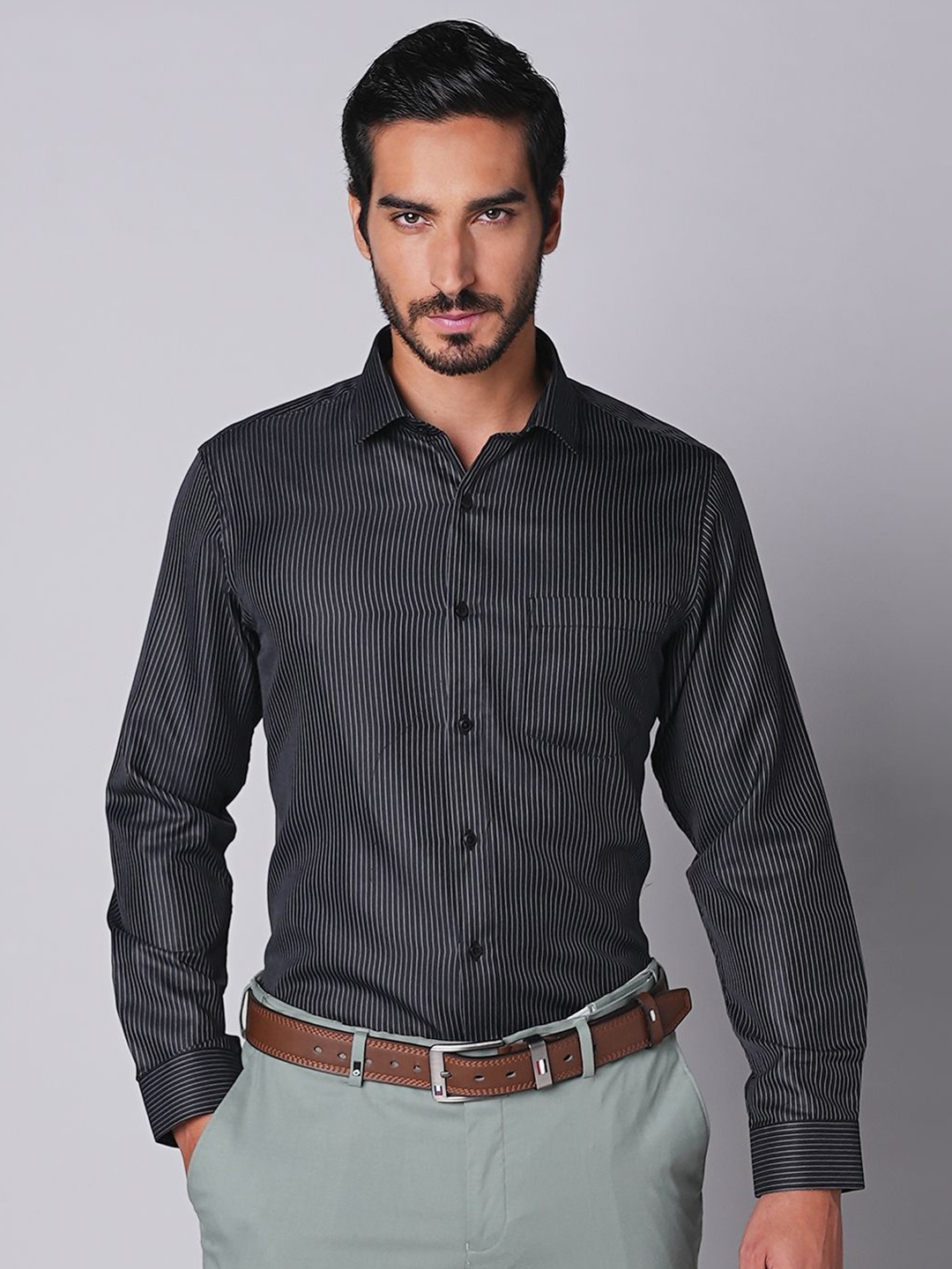 

Oxemberg Men Slim Fit Opaque Striped Formal Shirt, Black