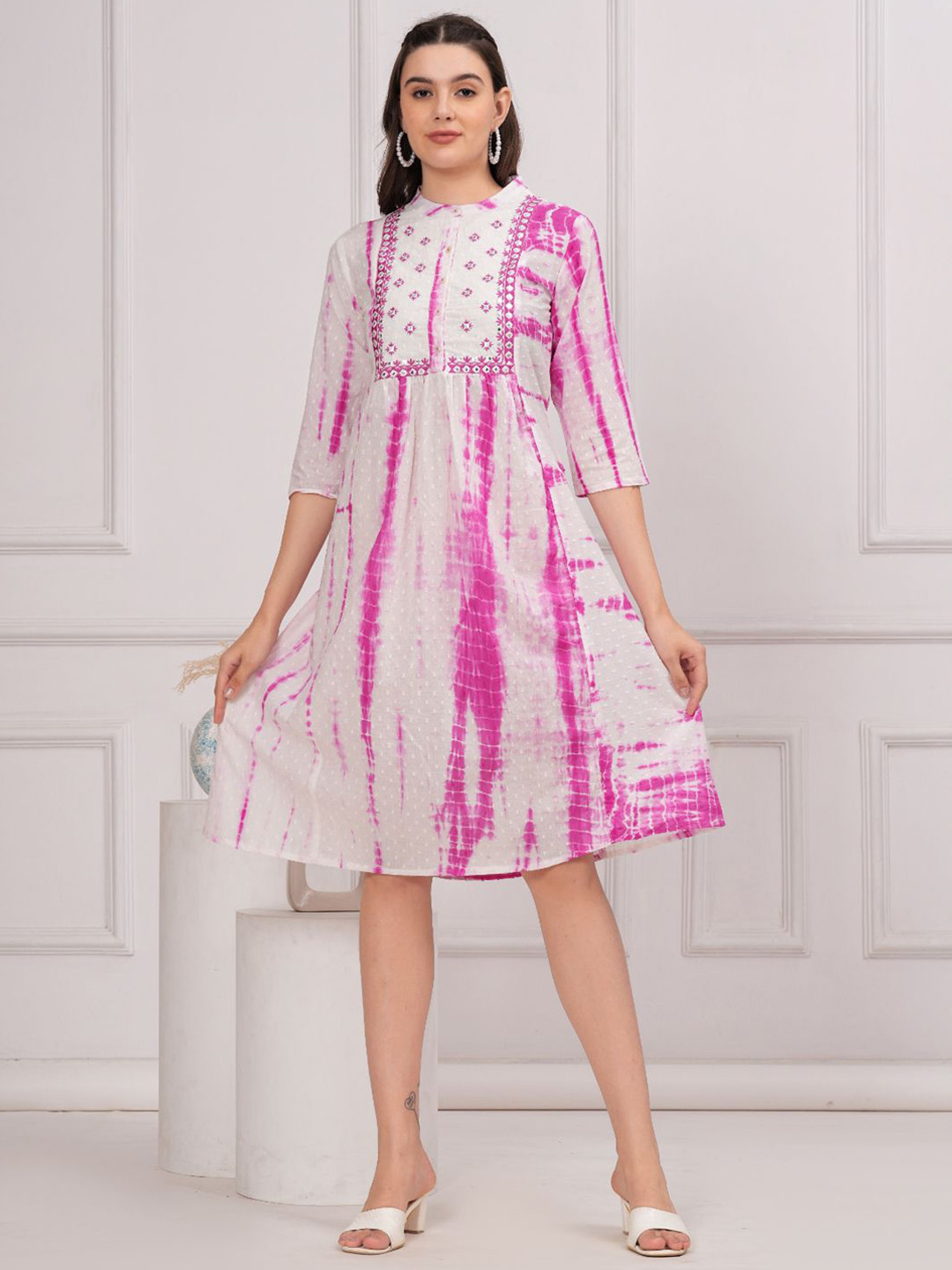 

KALINI Women Printed Flared Sleeves Thread Work Kurta, Pink