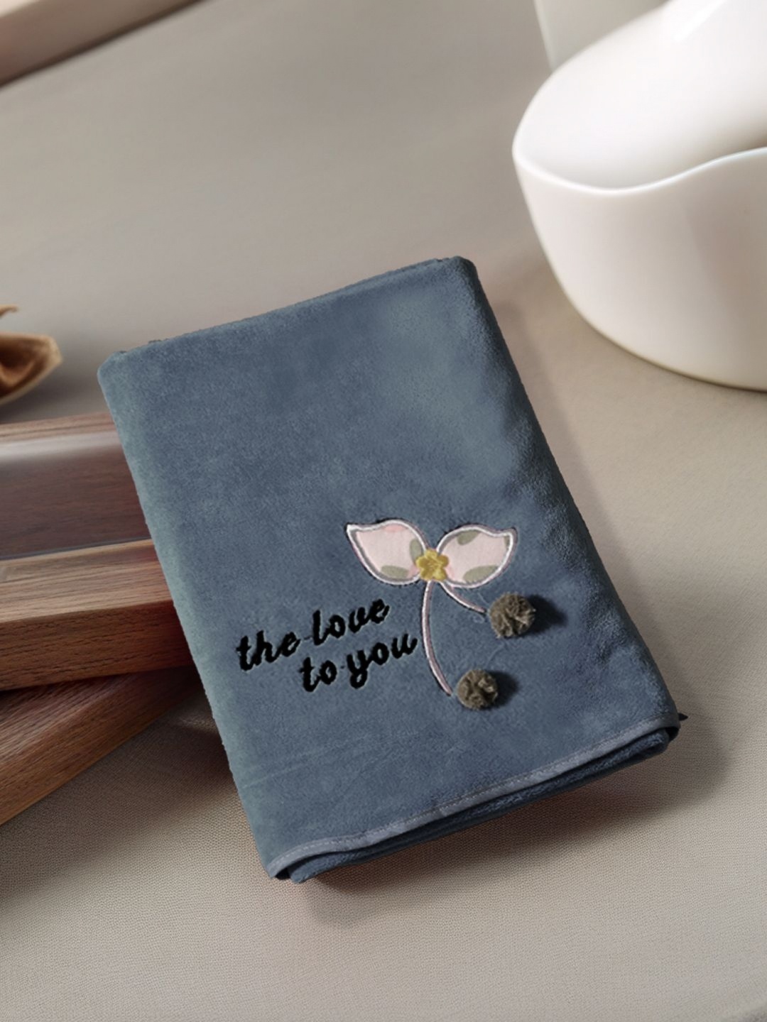 

FABINALIV Grey & White 1 Printed Cotton 400 GSM Bath Towel