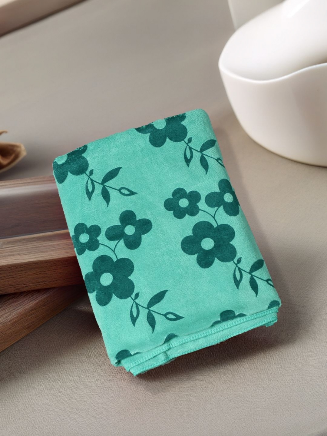 

FABINALIV Green 1 Printed Cotton 400 GSM Bath Towel