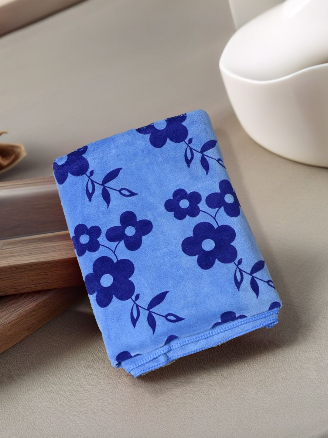 

FABINALIV Blue 1 Printed Cotton 400 GSM Bath Towel